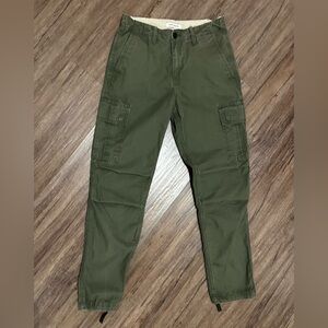 Carhartt WIP Women’s Cymbal Ripstop Cargo Pant in Olive Green. Size 25